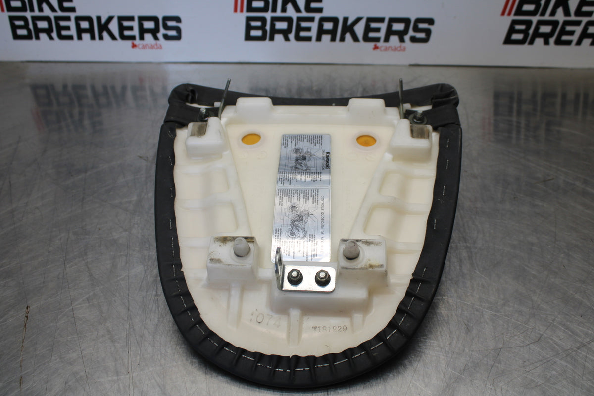 03-06 KAWASAKI Z1000 REAR BACK PASSENGER TANDEM SEAT PAD SADDLE PILLION BB164