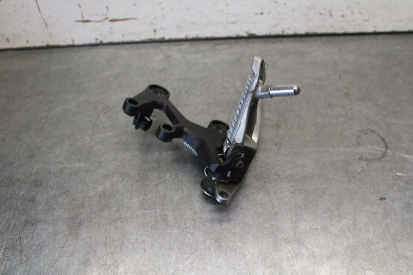 18-23 KAWASAKI NINJA 400 RIGHT REARSET REAR SET DRIVER FOOT PEG REST STOP BB679
