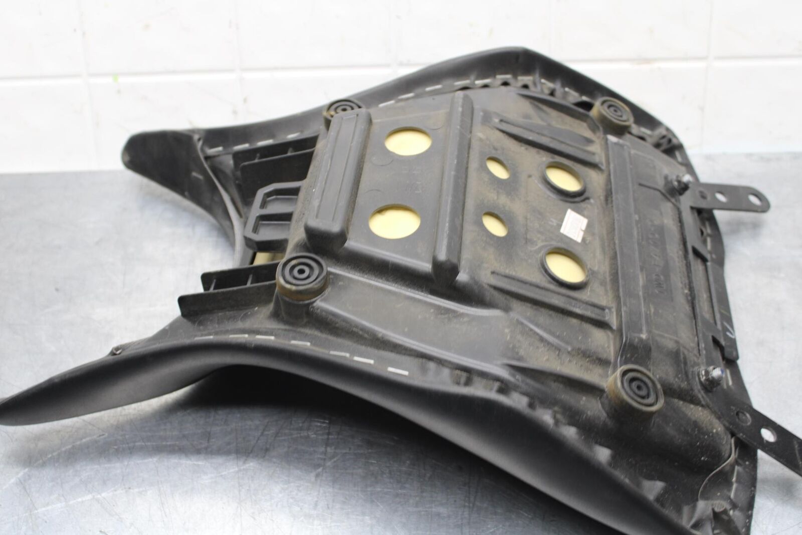 19-21 YAMAHA YZF R3 FRONT DRIVERS SEAT PAD SADDLE PILLION 1WD-F4710-02-00 BB588