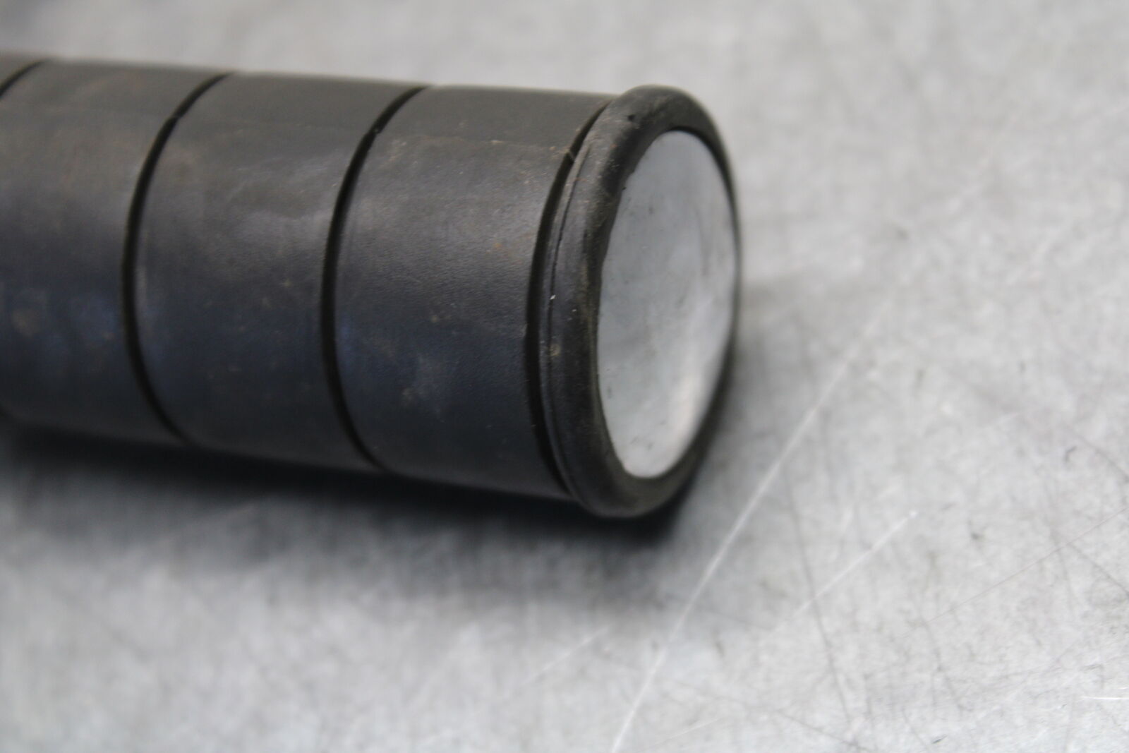 05-06 SUZUKI BOULEVARD M50 REAR PASSENGER FOOT STEP PEG BB671