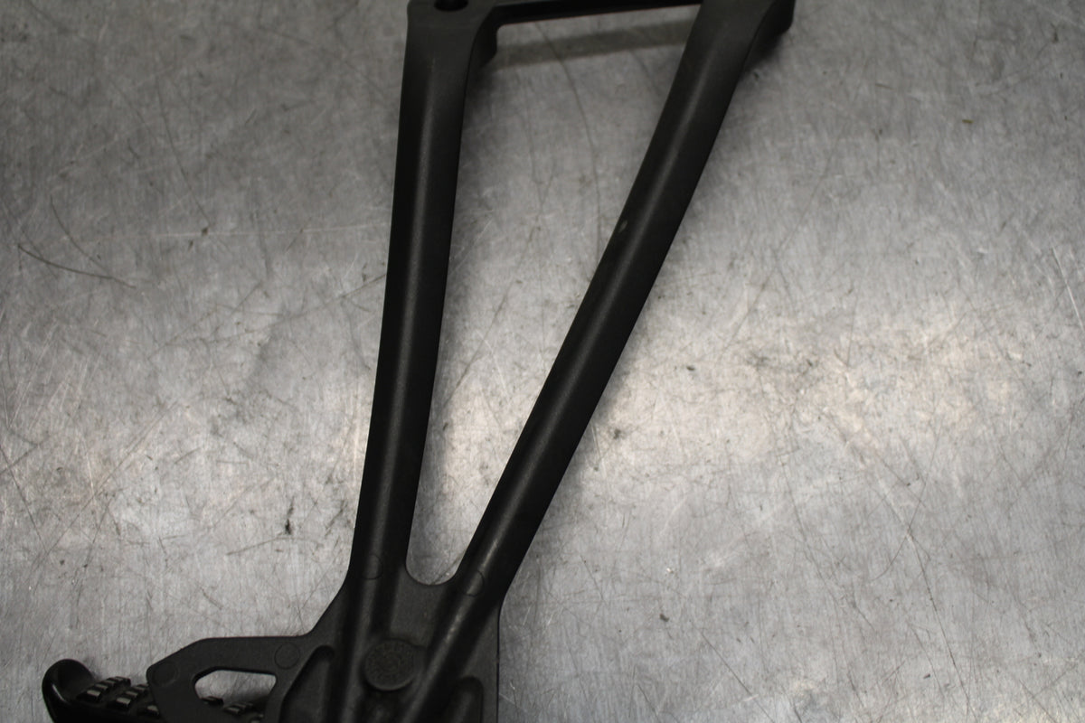 19-23 KAWASAKI NINJA ZX6R LEFT REAR BACK PASSENGER PEG BB749