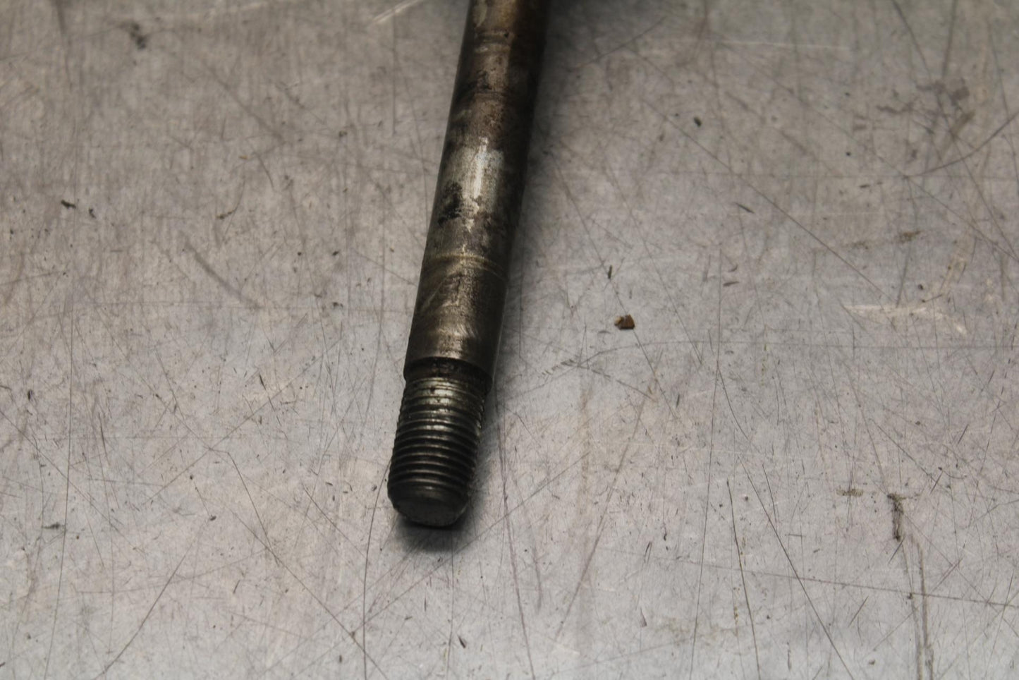 1988 Yamaha FZ600 FRONT WHEEL RIM AXLE PIVOT BOLT 10W-25381-00-00 BB601