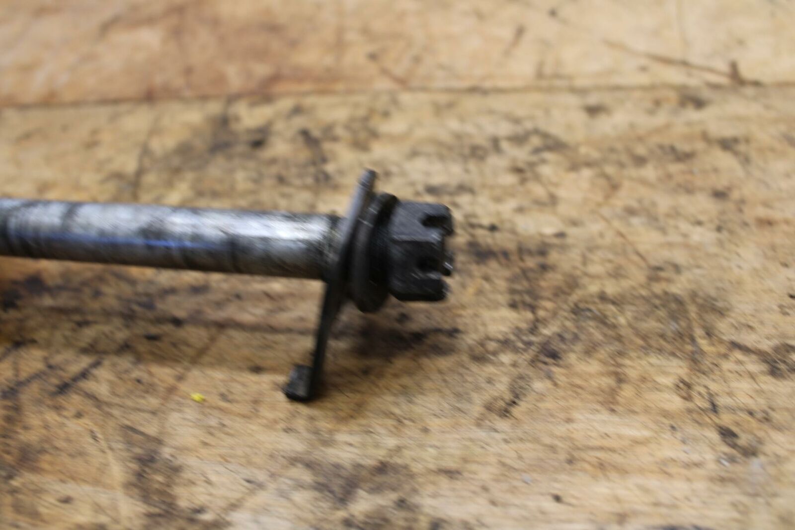 04-09 SUZUKI GS500F REAR AXLE BACK WHEEL RIM PIVOT BOLT AXEL BB335