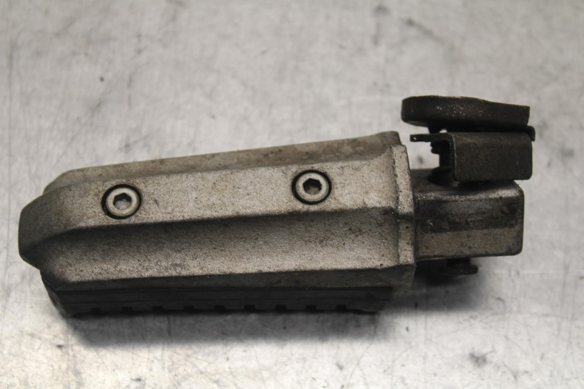 84-86 KAWASAKI GPZ900 REAR BACK PASSENGER PEG SET PAIR BB84