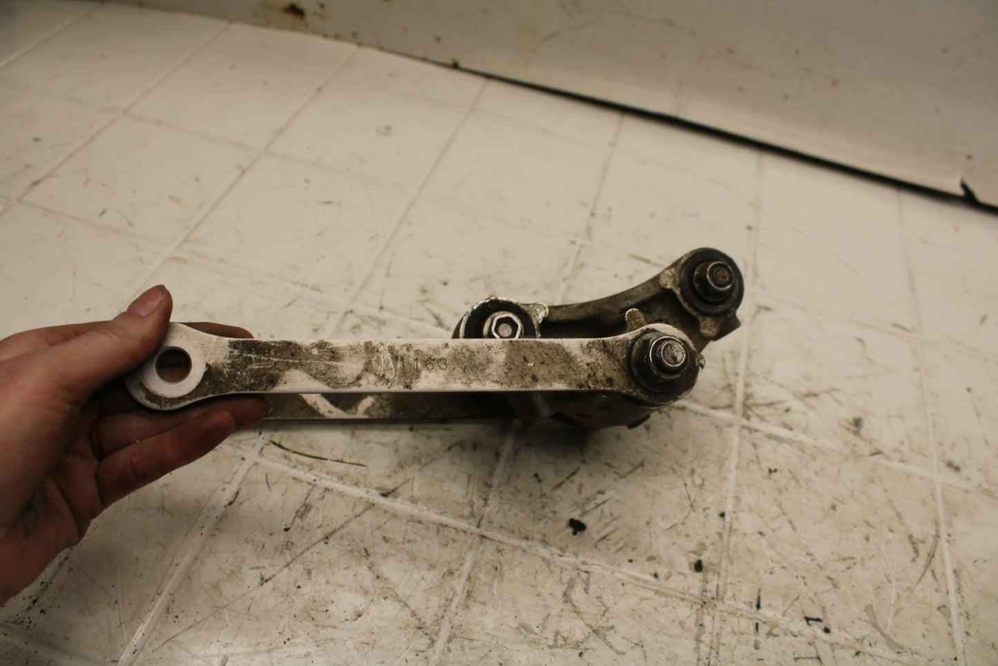 01 KAWASAKI NINJA ZX6R REAR DOGBONE SHOCK LINKAGE LINK BB25