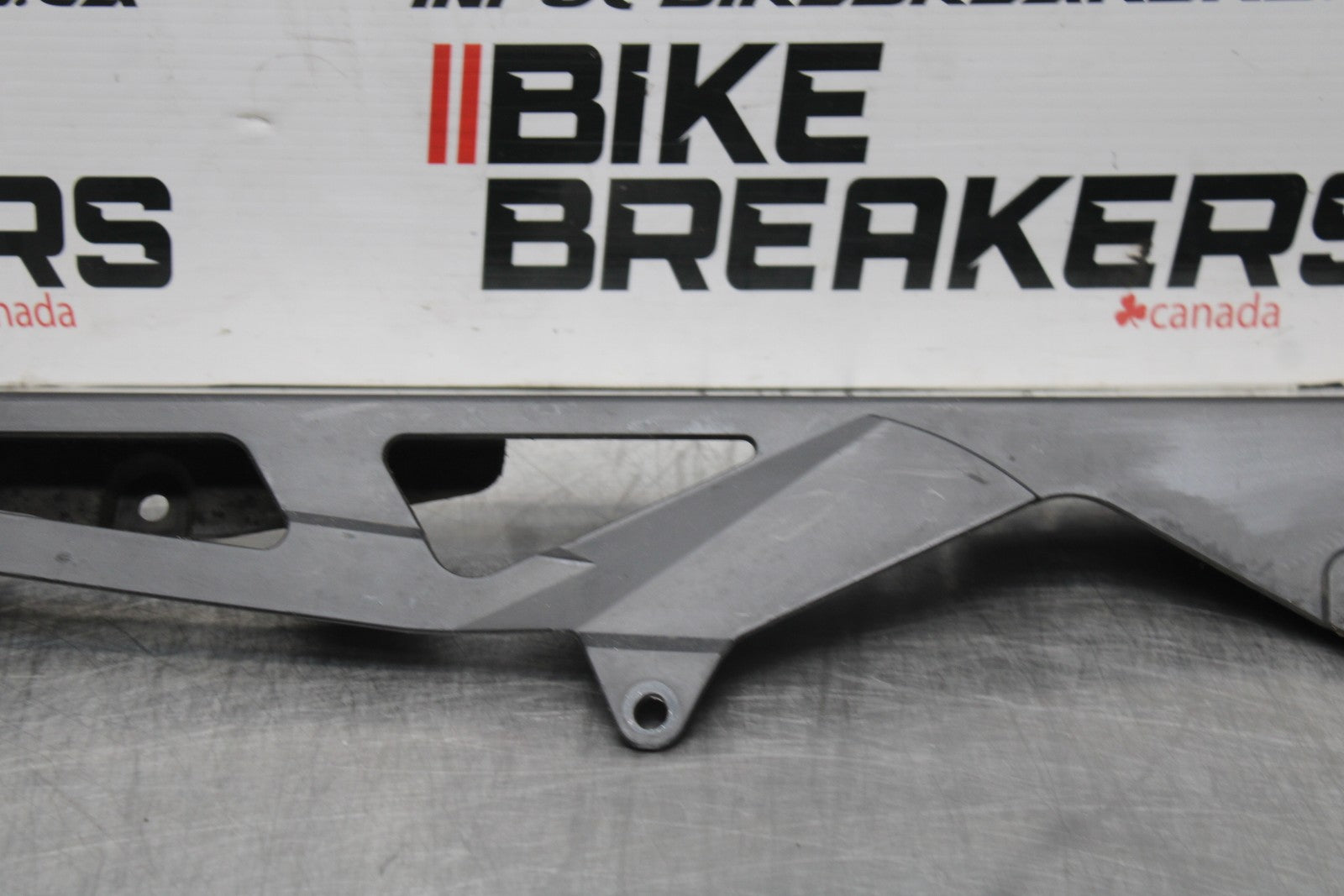 07 SUZUKI GSXR1000 REAR BACK DRIVE CHAIN GUARD COVER SHIELD BB770