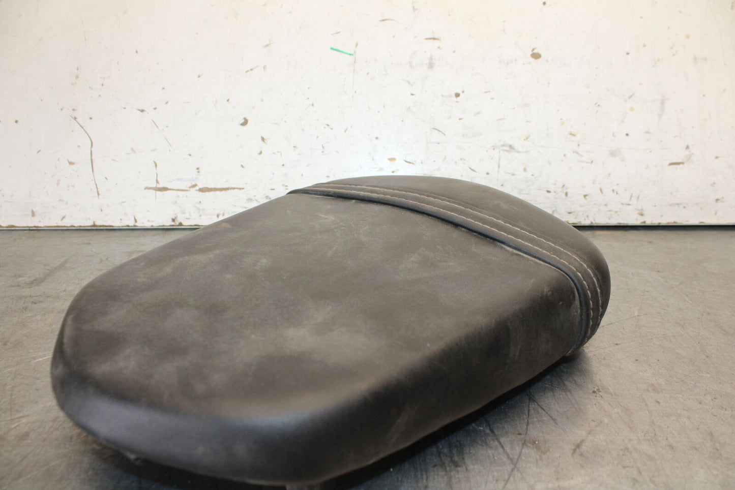 06-07 SUZUKI GSXR 600 REAR BACK PASSENGER TANDEM SEAT PAD SADDLE PILLION BB694