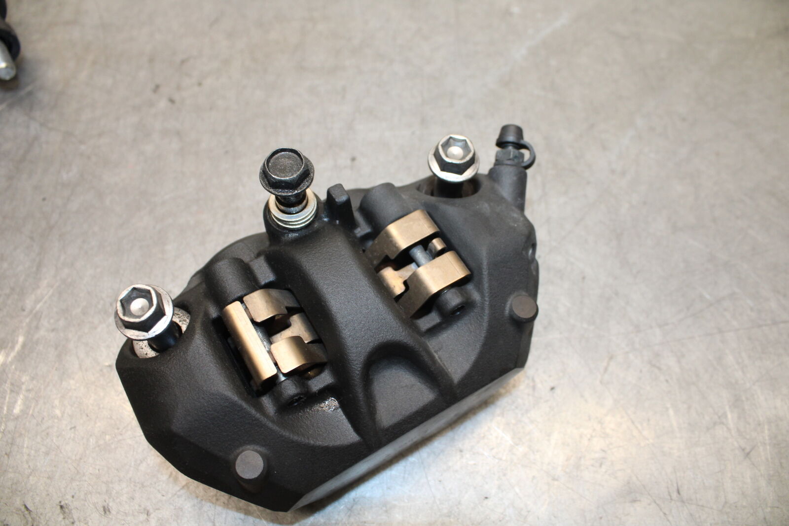 13-18 KAWASAKI NINJA ZX6R RIGHT LEFT FRONT BRAKE CALIPER SET PAIR CALIPERS BB666