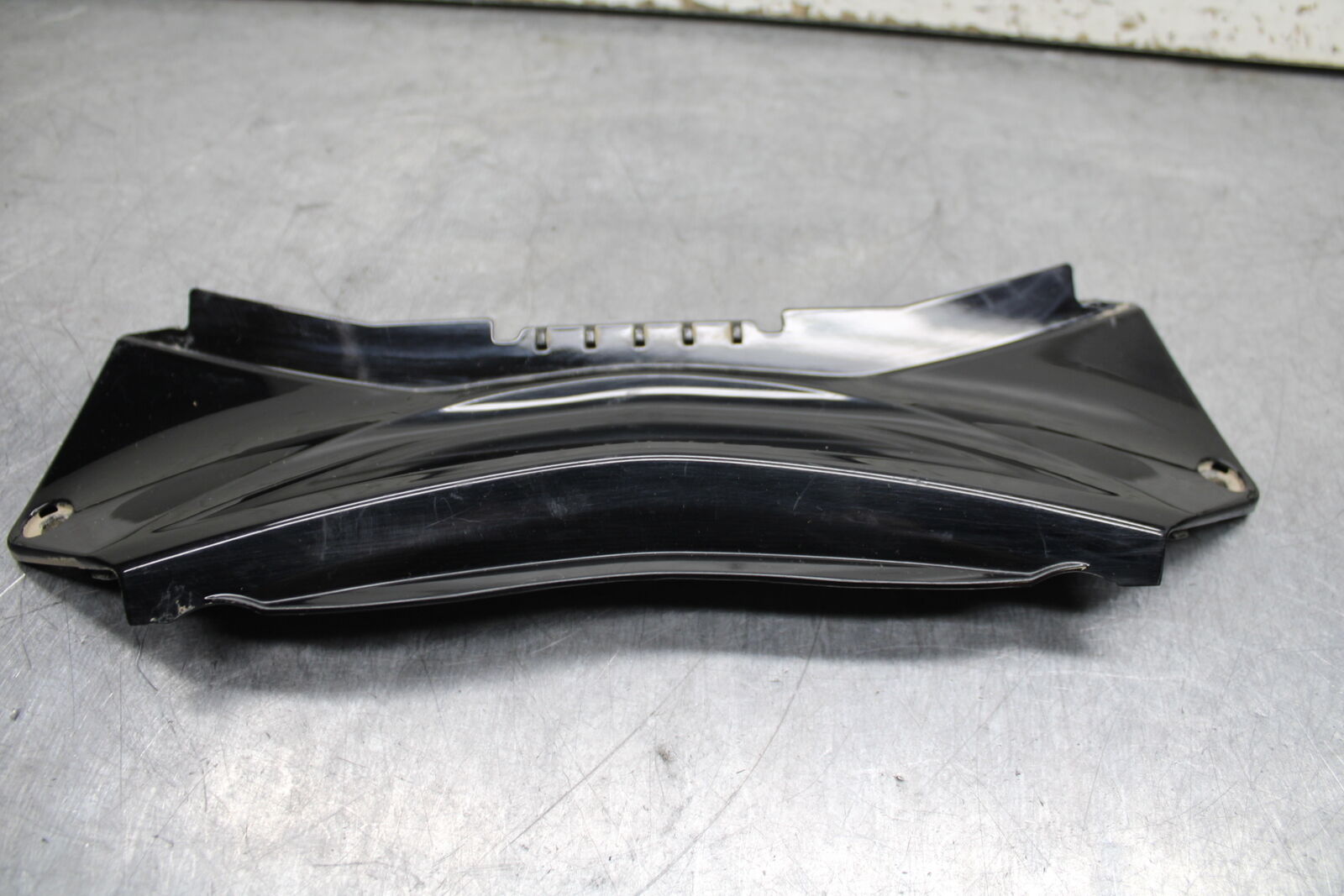 19-24 YAMAHA R3 CENTER REAR BACK SEAT TAIL FAIRING COVER TRIM COWL BB736