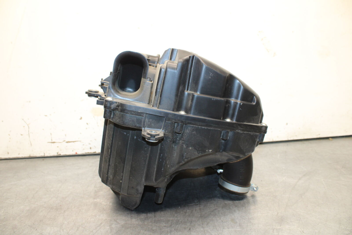 22-24 YAMAHA XSR900 AIRBOX AIR INTAKE FILTER BOX BB710