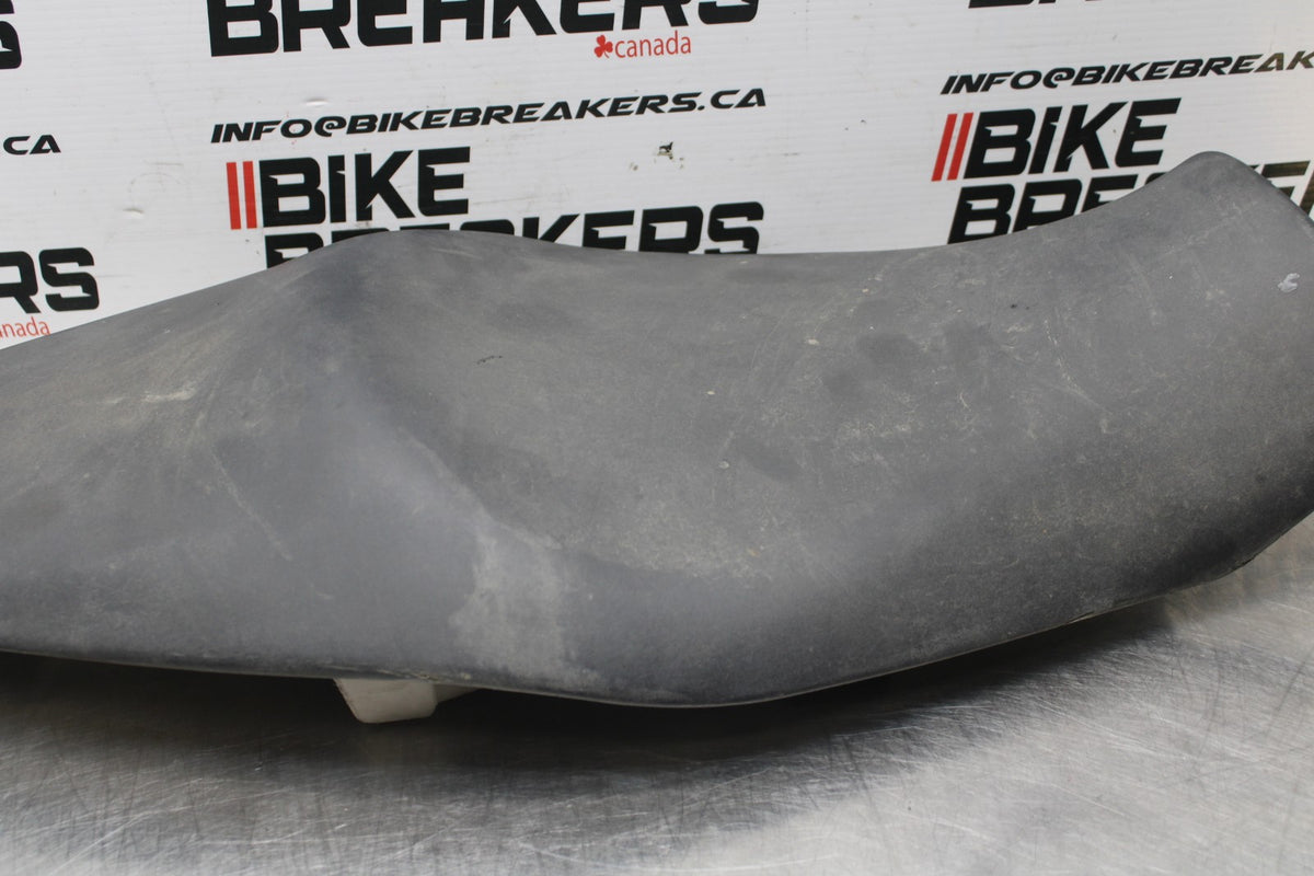 06 KAWASAKI Z750 FRONT REAR SEAT SADDLE BB837