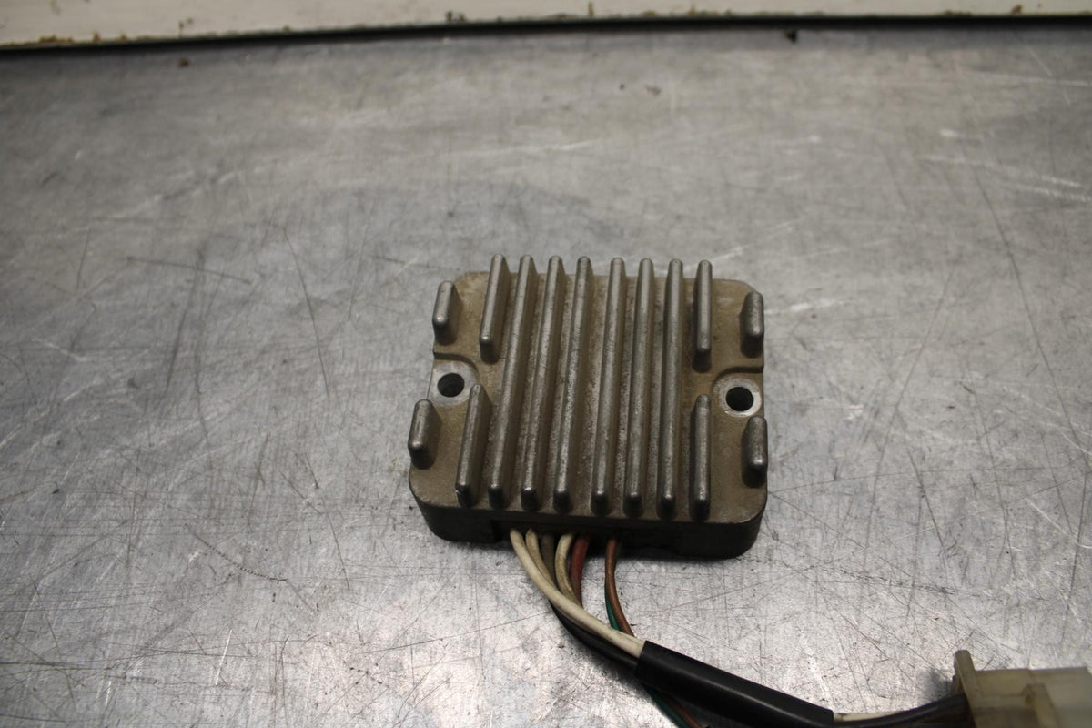 1979 Yamaha XS1100 RECTIFIER VOLTAGE REGULATOR 1T4-81960-A0-00 BB572