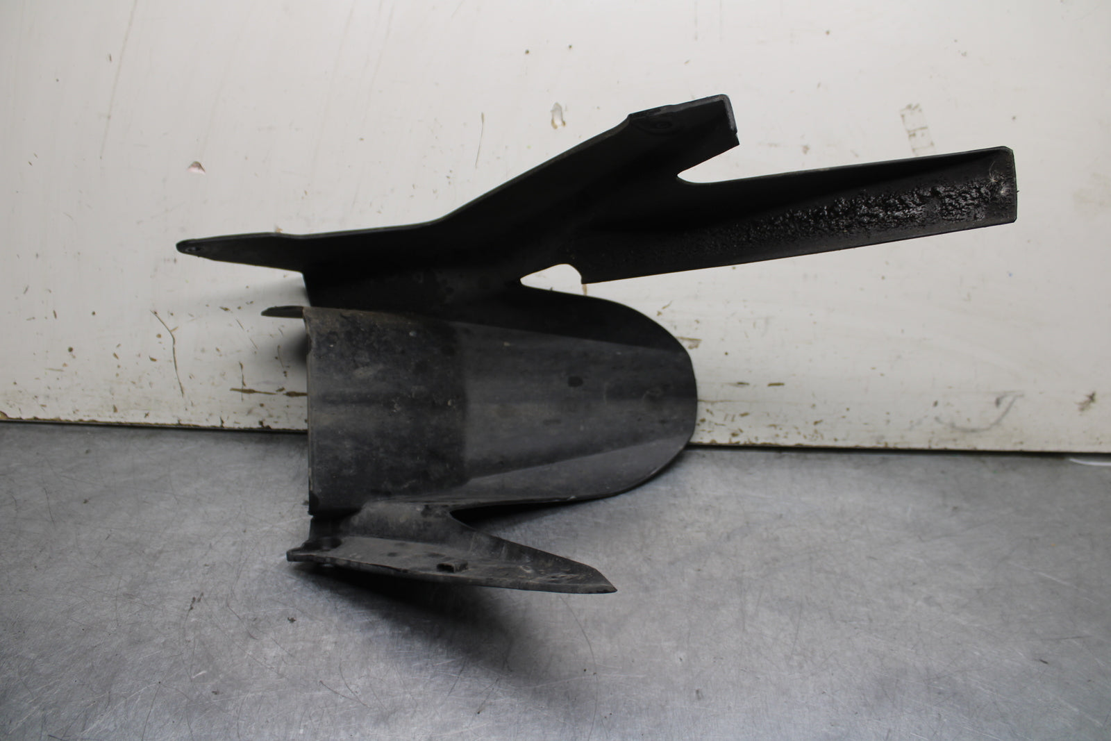 15-16 HONDA CB300F REAR BACK DRIVE CHAIN GUARD COVER SHIELD BB740