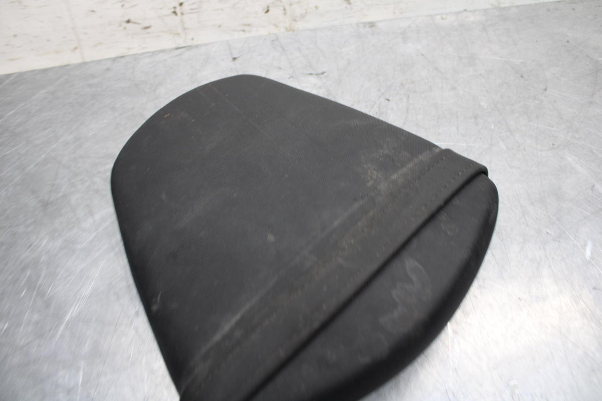 11-22 SUZUKI GSXR 600  REAR BACK PASSENGER TANDEM SEAT PAD SADDLE PILLION BB485