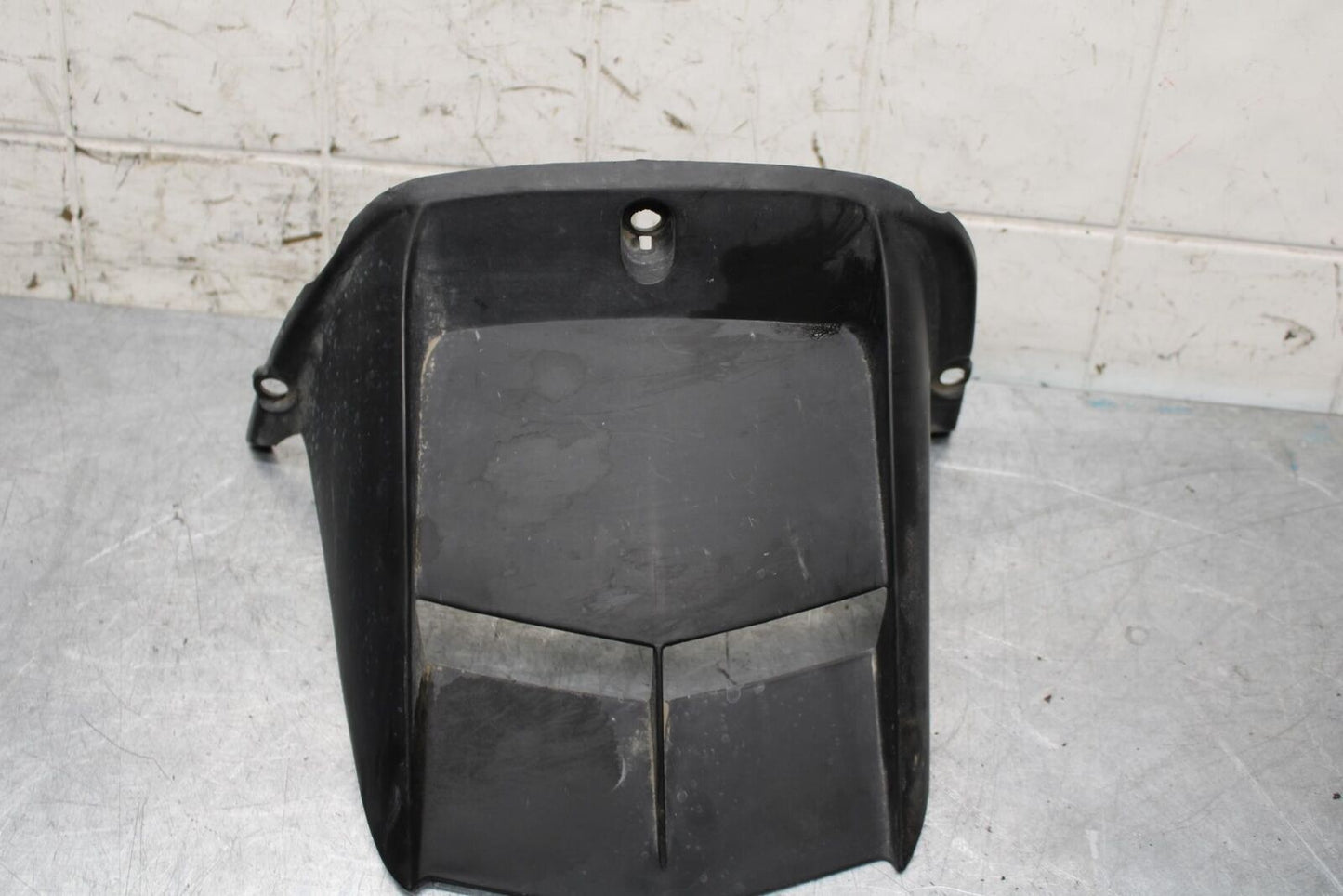 2006 Yamaha YZF R6 REAR BACK WHEEL TIRE HUGGER FENDER 2C0-21650-00-00 BB560