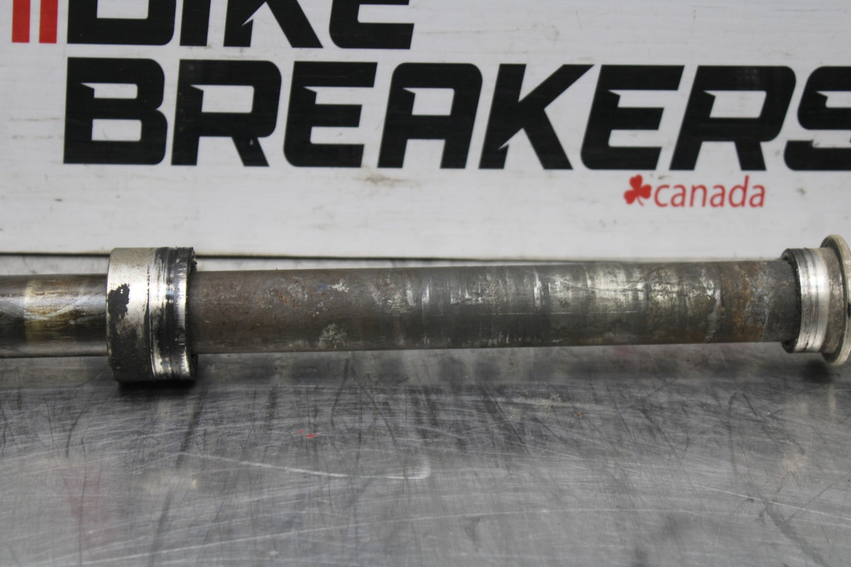 98 KAWASAKI NINJA ZX6 REAR AXLE BACK WHEEL RIM PIVOT BOLT AXEL BB870