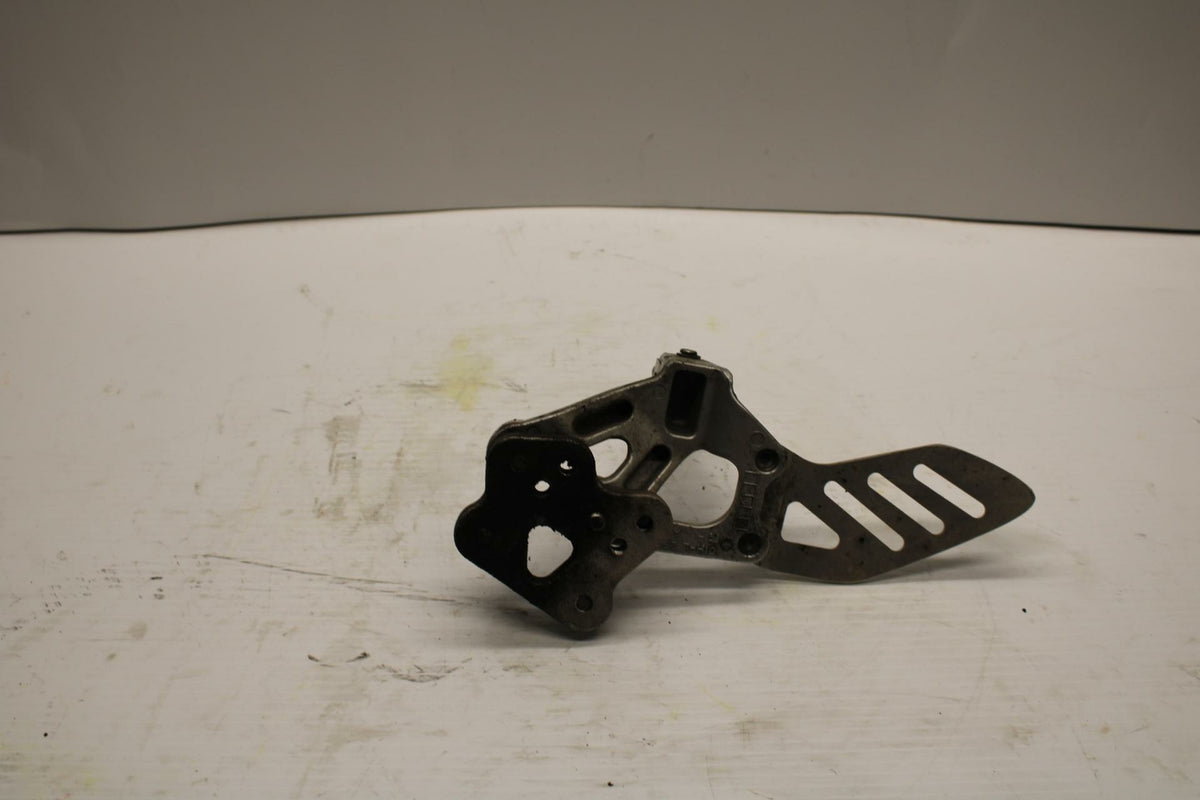 06-07 SUZUKI GSXR600 LEFT REARSET REAR SET DRIVER FOOT PEG BRACKET MOUNT BB245