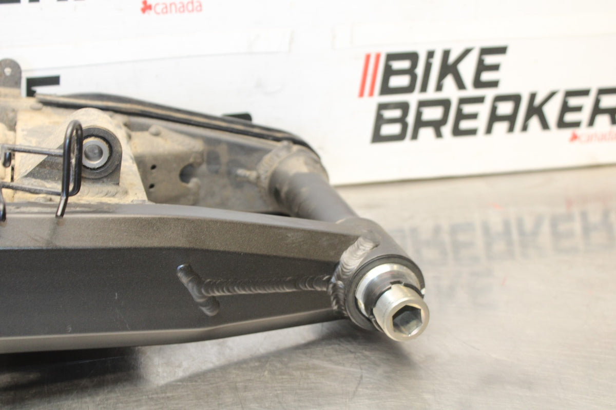 25 KAWASAKI Z900 REAR SWINGARM BACK SUSPENSION SWING ARM BB928
