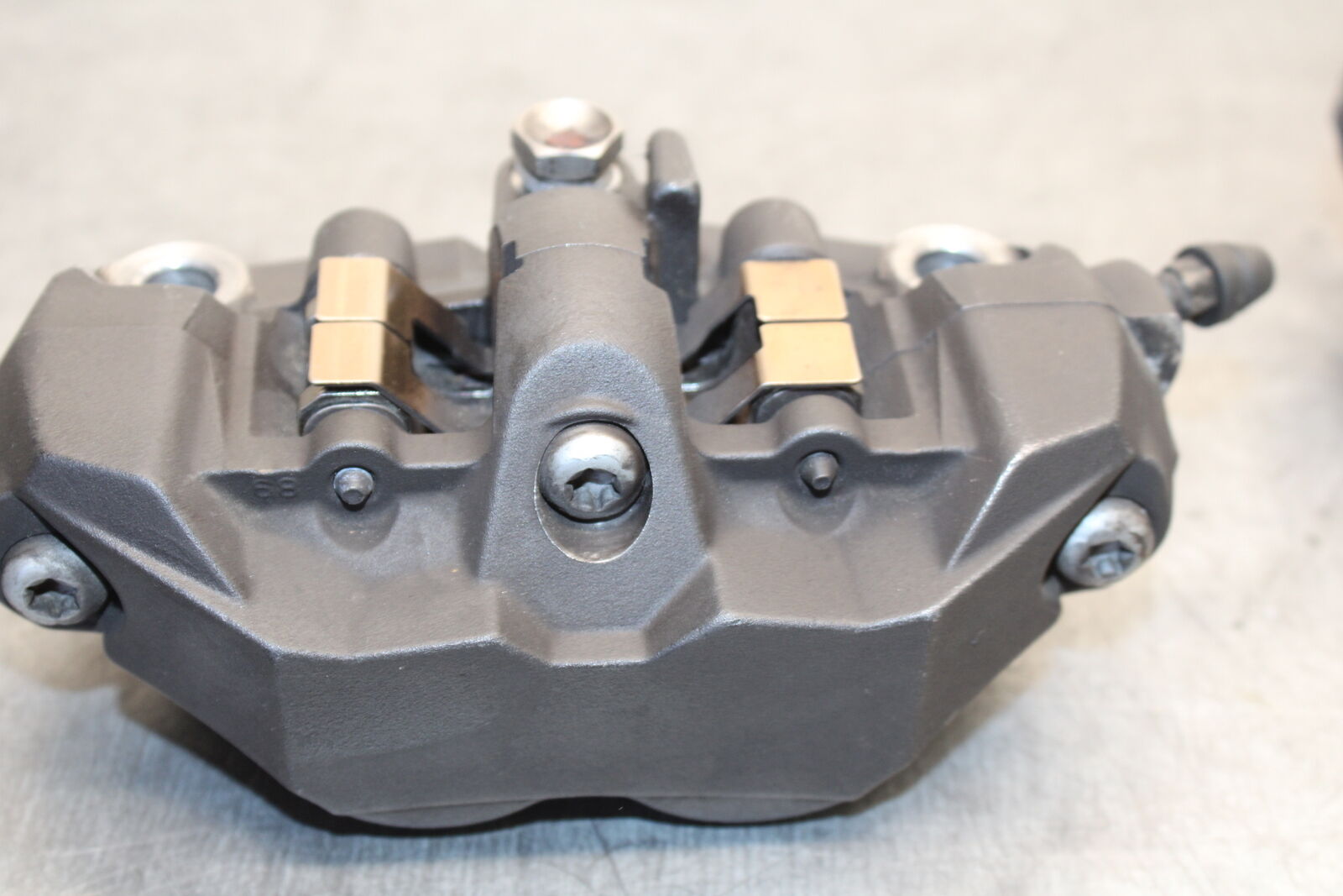 05-06 SUZUKI GSXR1000 RIGHT LEFT FRONT BRAKE CALIPER SET PAIR CALIPERS BB677