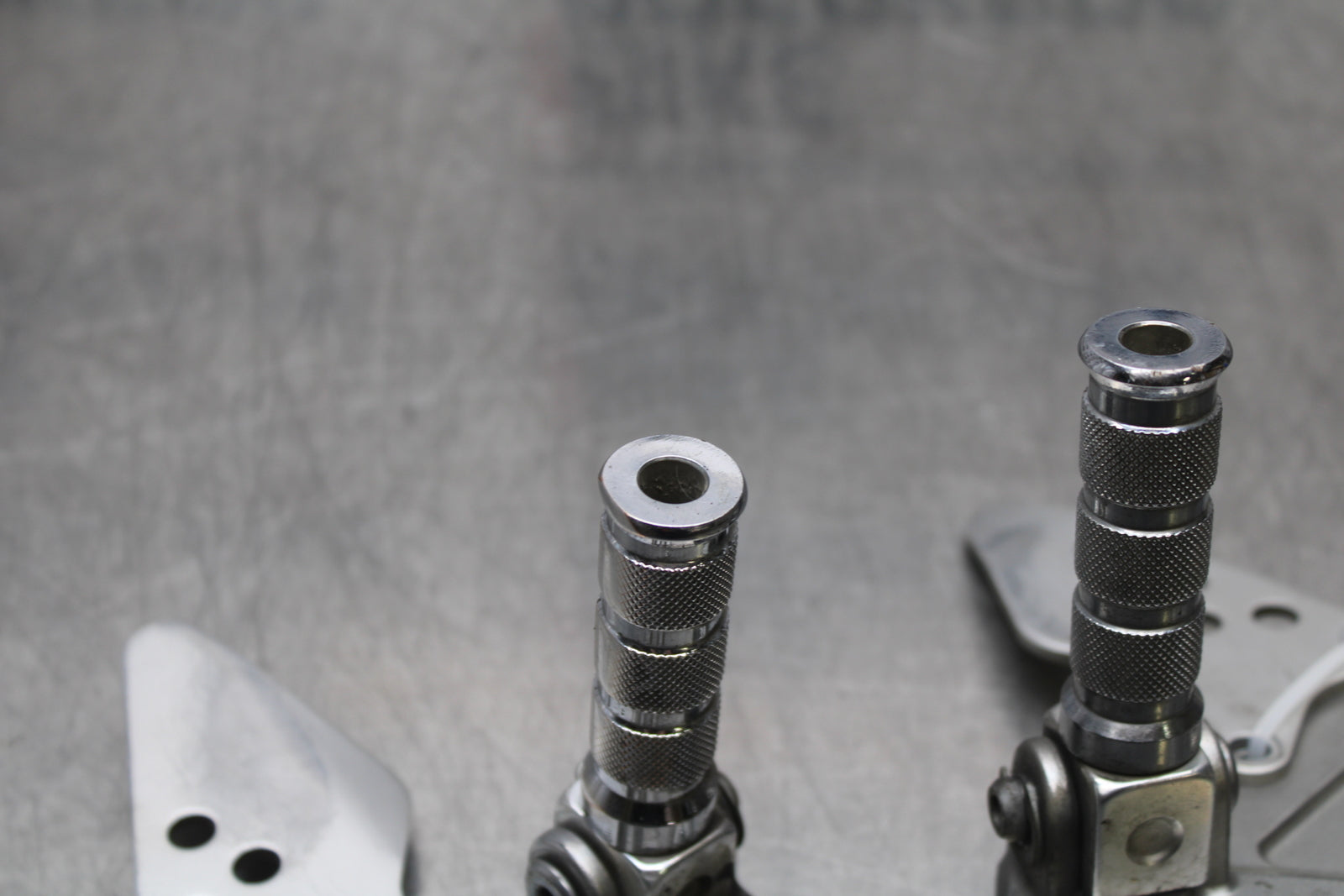 04-05 KAWASAKI NINJA ZX10R RIGHT LEFT REARSETS REAR SET DRIVER FOOT PEGS  BB163