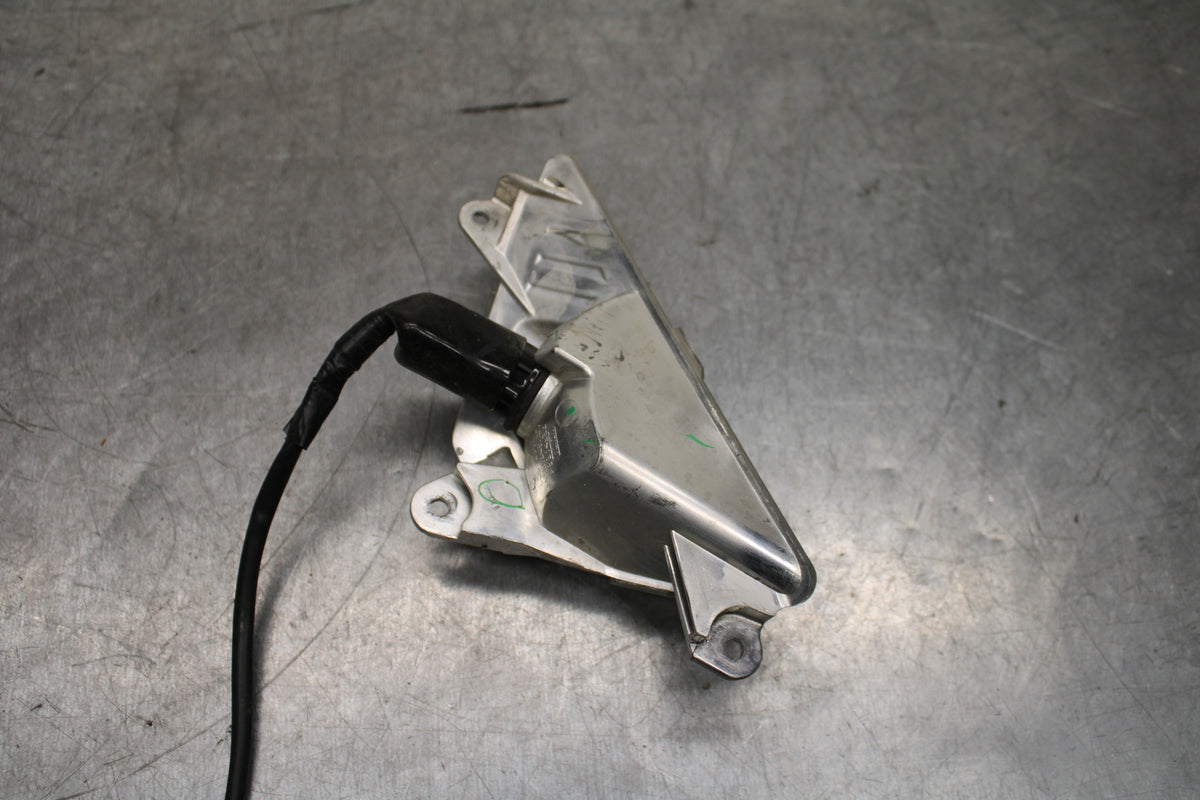 24 KAWASAKI NINJA 500 ABS RIGHT FRONT TURN SIGNAL LIGHT INDICATOR BB744