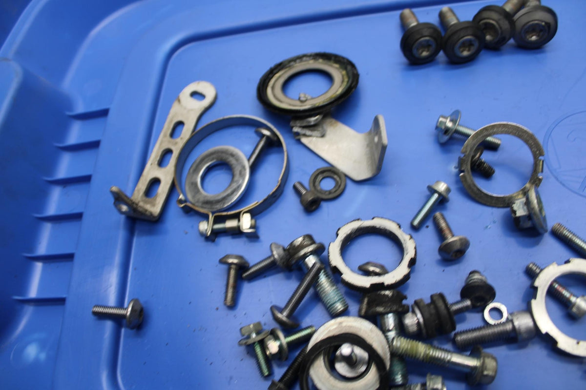 2013 Yamaha YZF R1 REAR BACK SUBFRAME SUB FRAME MOUNTING BOLTS HARDWARE  BB507