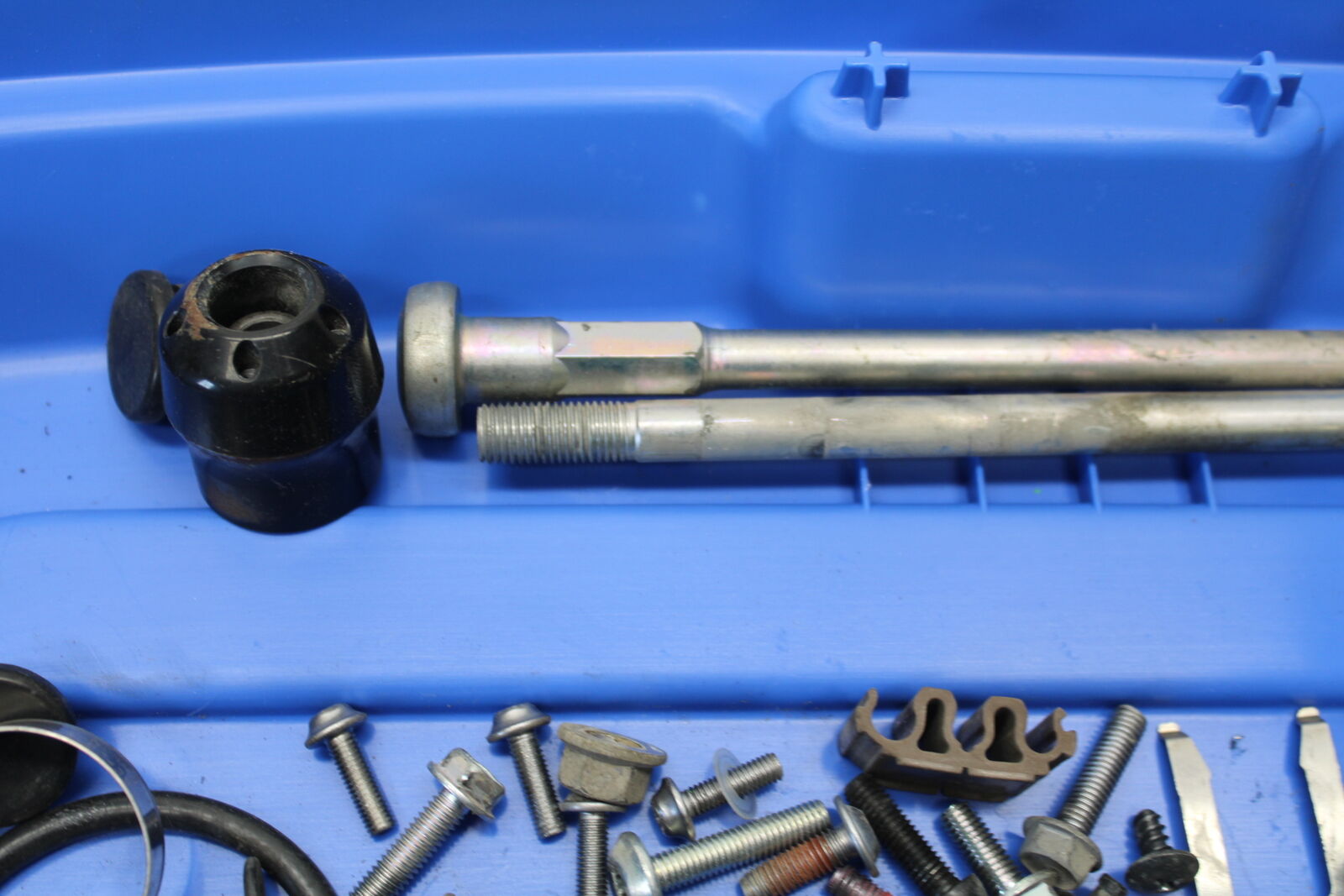 16 KAWASAKI NINJA ZX10R MISCELLANEOUS MOUNTING BOLTS HARDWARE MOTOR  BB650