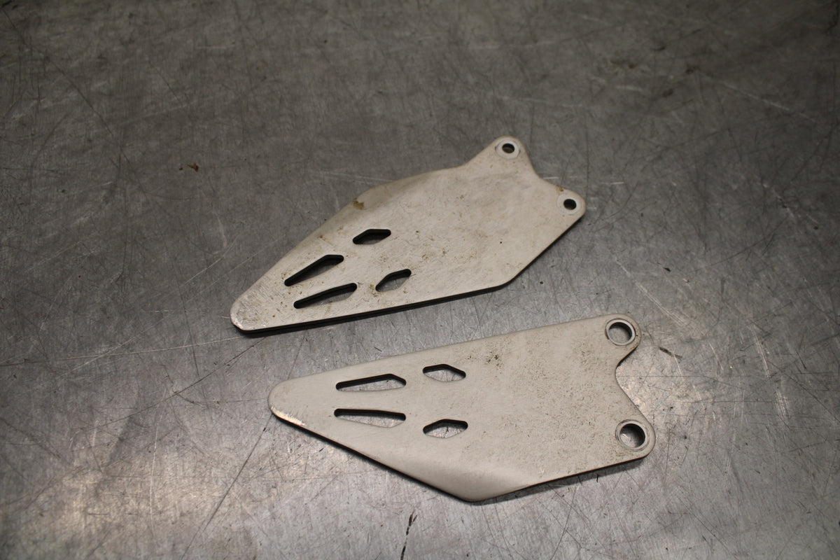24-25 KAWASAKI NINJA ZX6R REARSET HEEL GUARD COVER SET PAIR BB726