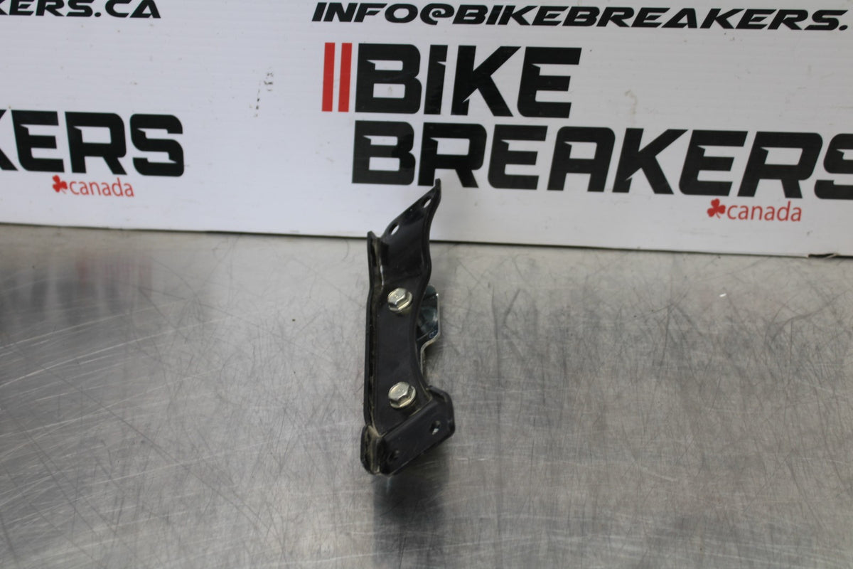 24-25 KAWASAKI NINJA ZX4R GAS TANK FUEL PETROL RESERVOIR BRACKET MOUNT  BB174