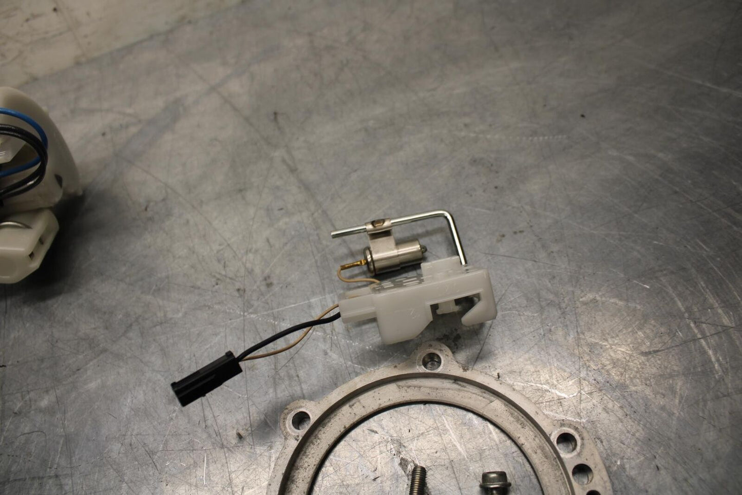 09-14 YAMAHA YZF R1 FUEL PUMP GAS PETROL SENDER UNIT 14B-13907-20-00 BB471
