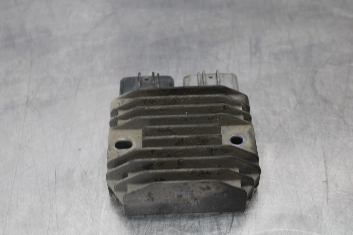 05 TRIUMPH ROCKET III RECTIFIER VOLTAGE REGULATOR BB186
