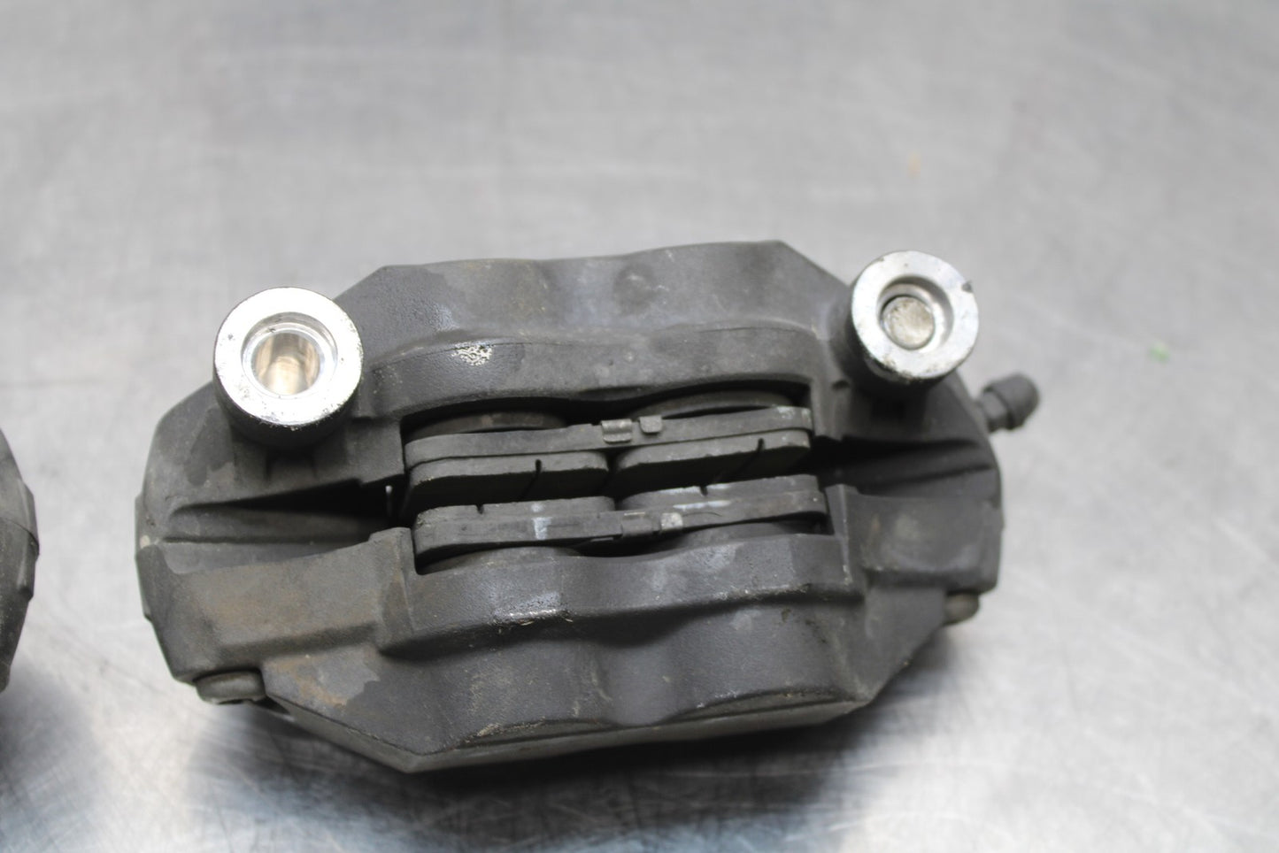 06-07 SUZUKI GSXR 600 RIGHT LEFT FRONT BRAKE CALIPER SET PAIR CALIPERS BB178