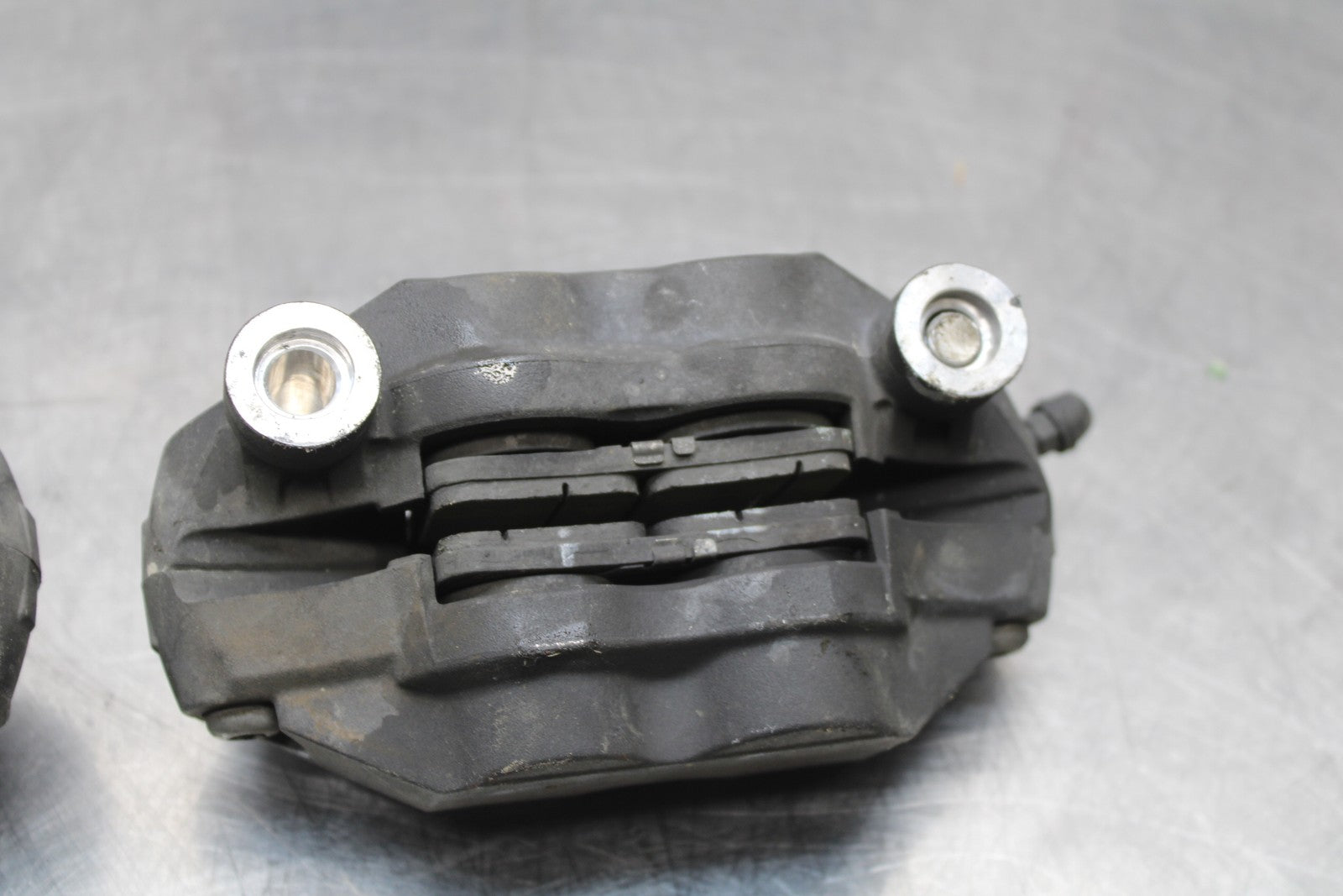 06-07 SUZUKI GSXR 600 RIGHT LEFT FRONT BRAKE CALIPER SET PAIR CALIPERS BB178