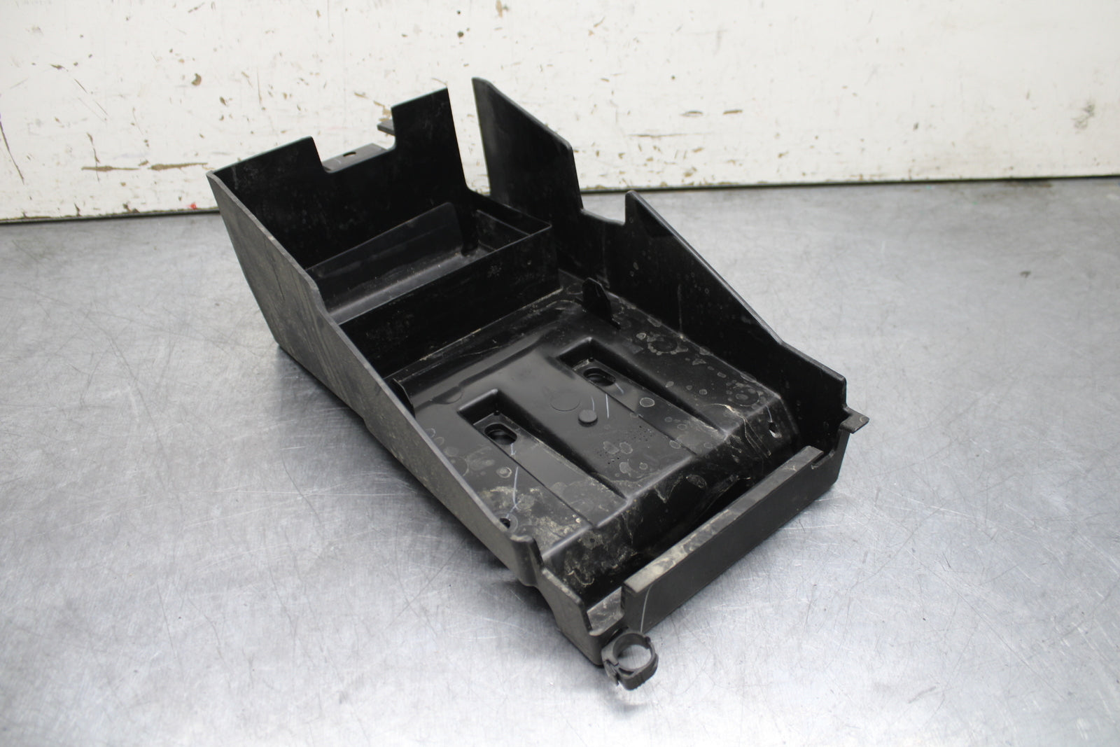 24 KAWASAKI NINJA 500 ABS REAR BACK TAIL UNDERTAIL BATTERY TRAY PLASTIC BB730