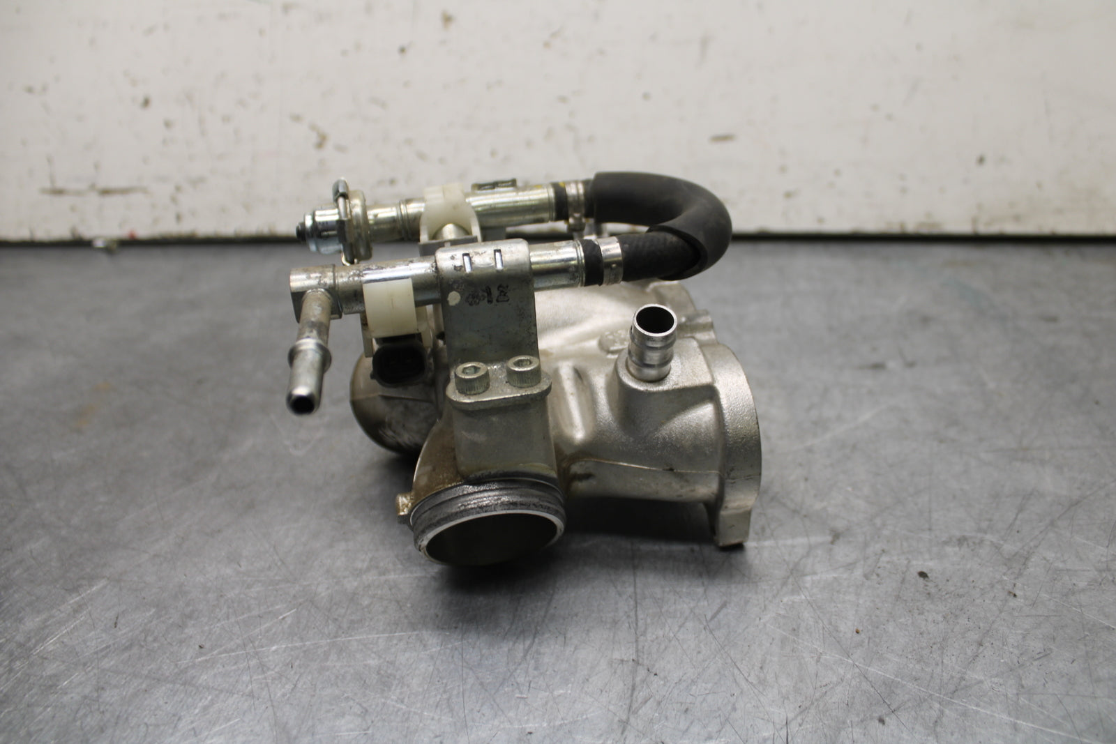 14-15 YAMAHA V STAR 1300 XVS1300CT TOURER AIR INTAKE MANIFOLD BB722