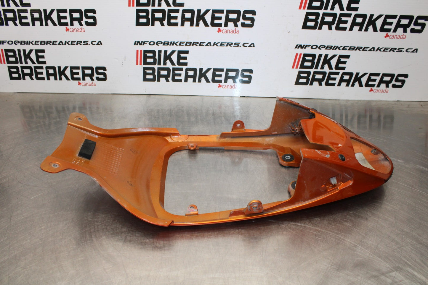 06-07 SUZUKI GSXR 600 CENTER REAR BACK TAIL FAIRING COWL BB178