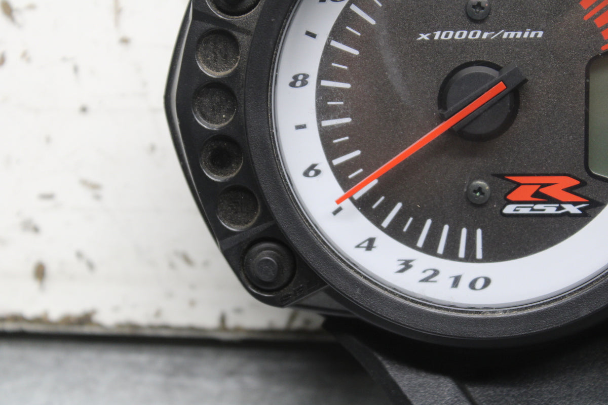 06-07 SUZUKI GSXR 600 SPEEDO TACH GAUGES CLUSTER SPEEDOMETER TACHOMETER BB243