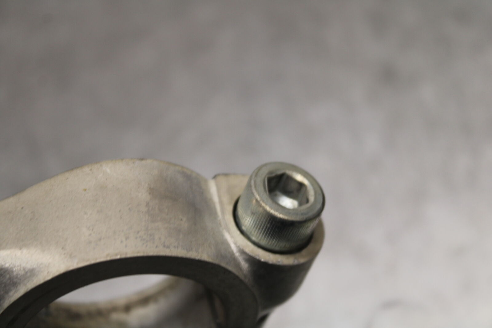 85-86 SUZUKI MADURA 1200 FORKS UPPER TRIPLE TREE CLAMP  BB691