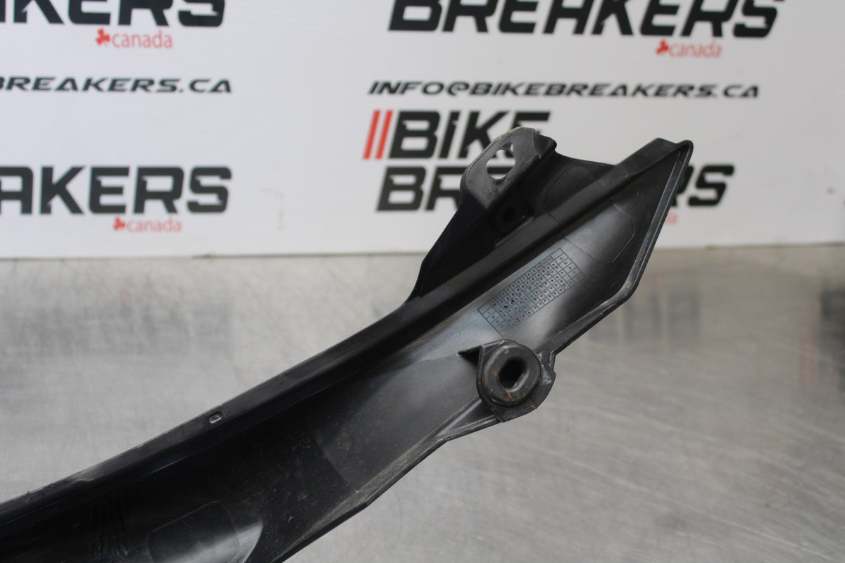 23-24 YAMAHA MT-07 LEFT REAR BACK TAIL FAIRING COWL SHROUD BB194