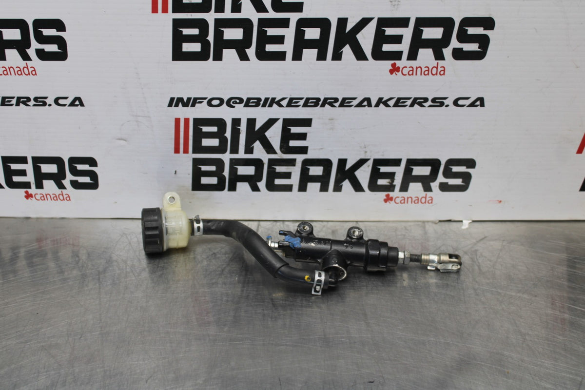 09 SUZUKI GSXR1000 REAR BACK BRAKE MASTER CYLINDER W RESERVOIR BB777