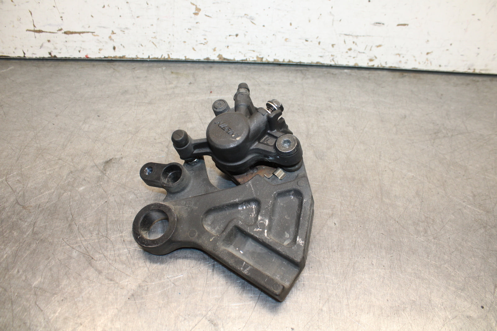 13-17 KAWASAKI NINJA ZX6R ZX636E REAR BACK BRAKE CALIPER W MOUNT BRACKET BB735