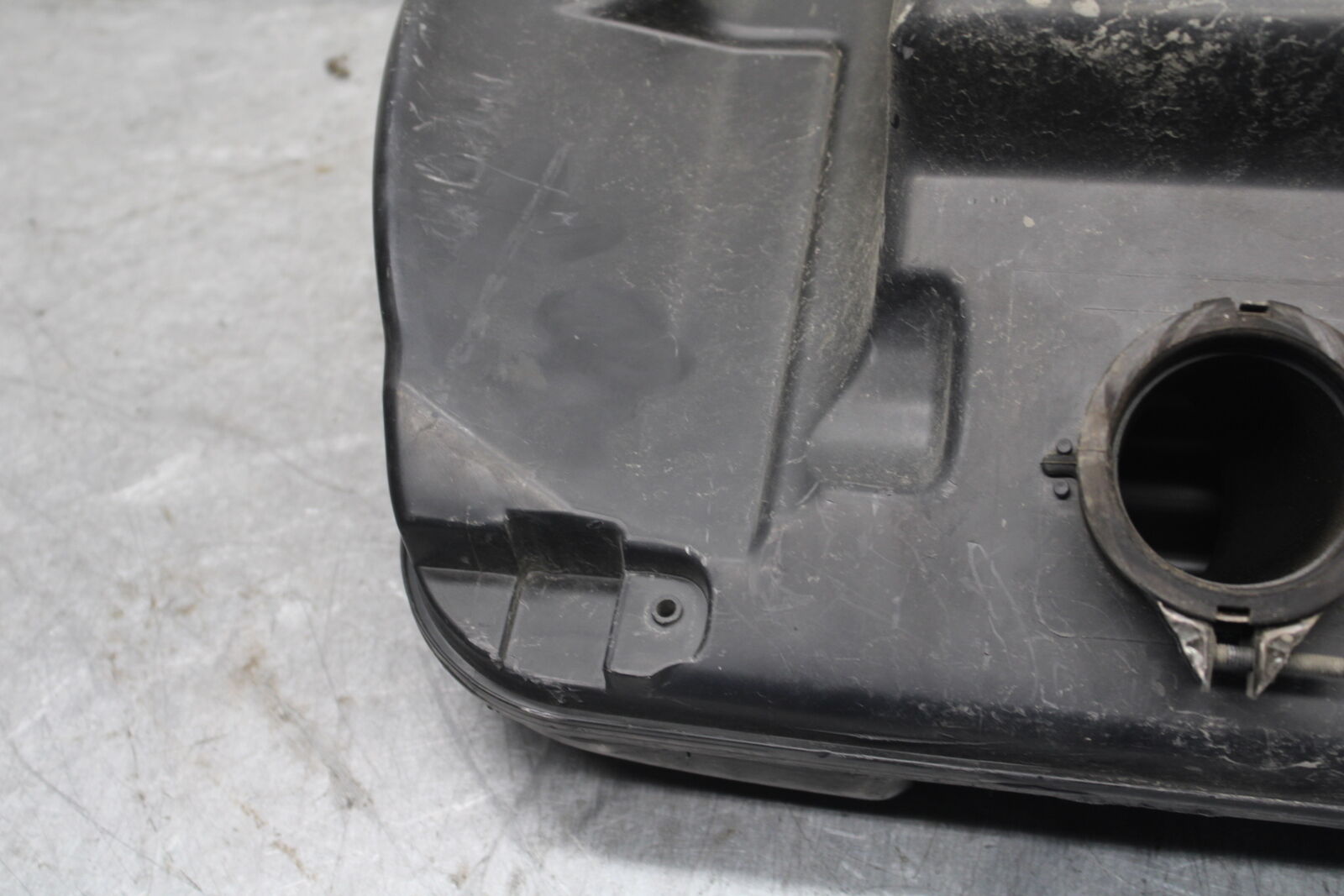 05-09 SUZUKI BOULEVARD C90 AIRBOX AIR INTAKE FILTER BOX BB692