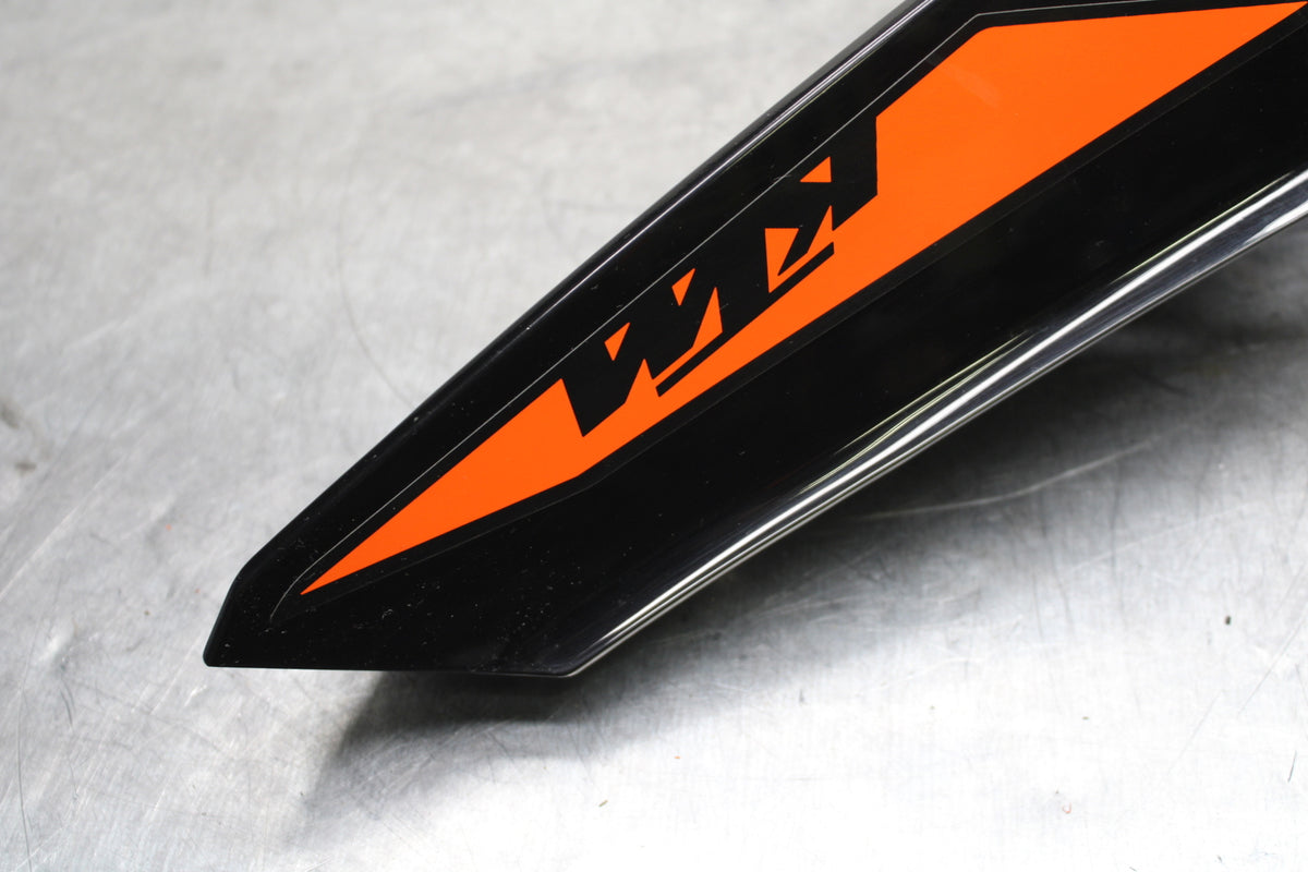 17-24 KTM 390 DUKE LEFT REAR BACK TAIL FAIRING COWL SHROUD BB734
