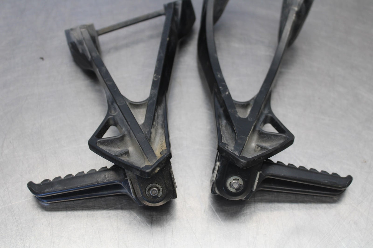 07-08 KAWASAKI NINJA ZX6R REAR BACK PASSENGER PEG SET PAIR BB937