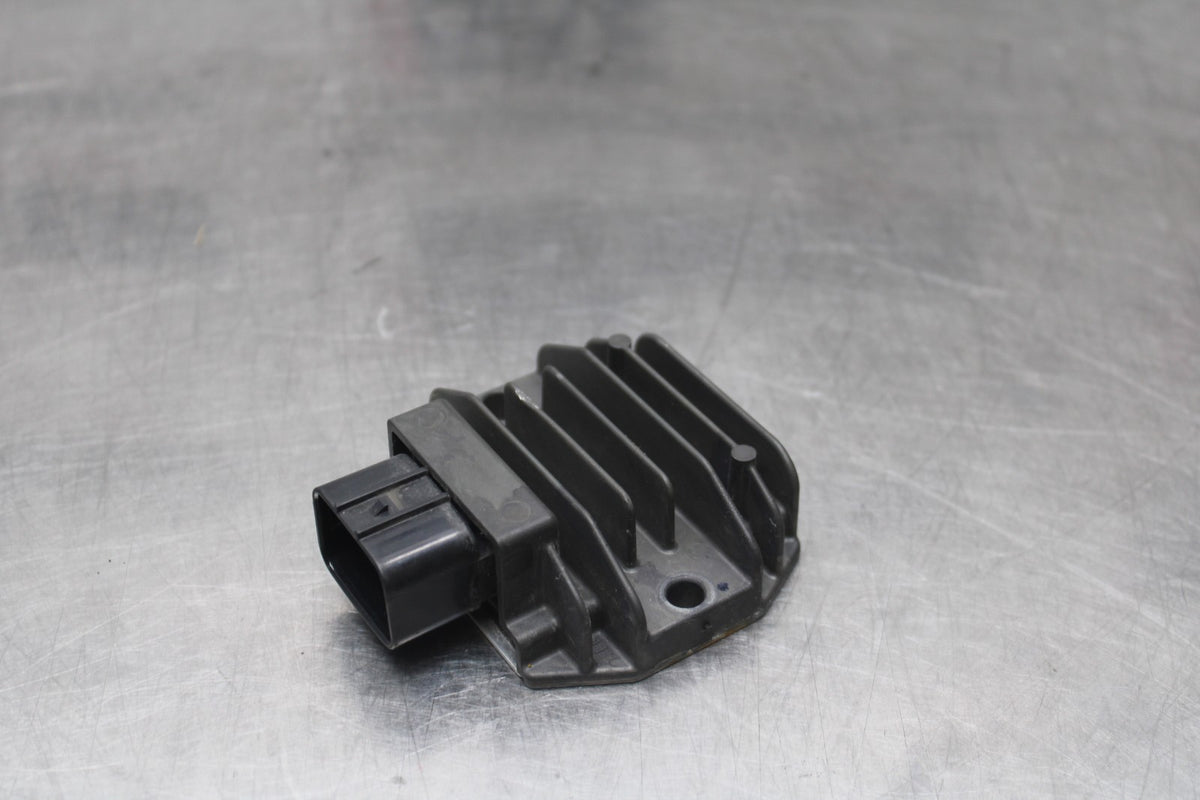 18 YAMAHA YZF R1  RECTIFIER VOLTAGE REGULATOR BB838