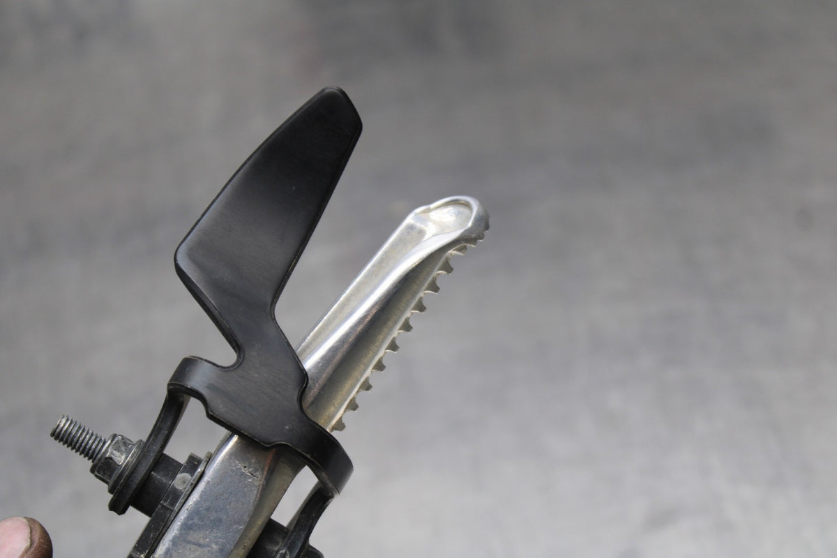 22-25 YAMAHA YZF R7 RIGHT REAR BACK PASSENGER PEG BB769