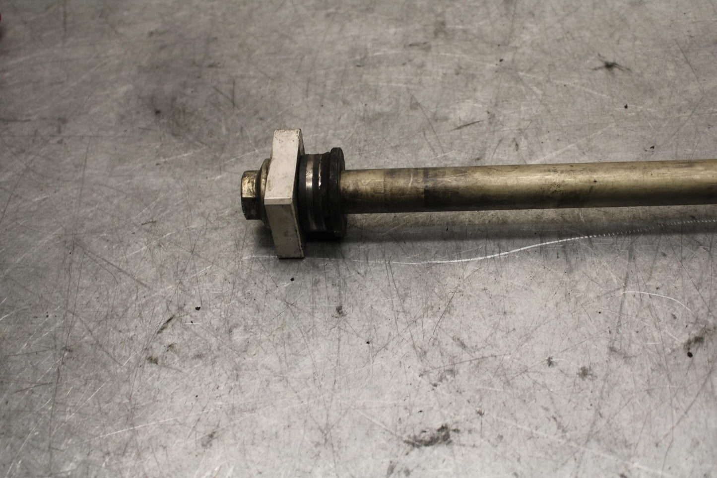17 KAWASAKI Z900 ZR900 REAR AXLE BACK WHEEL RIM PIVOT BOLT AXEL BB549
