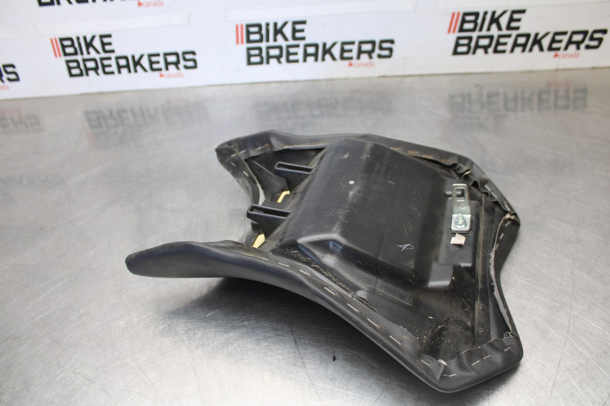 24-25 KAWASAKI NINJA 500 ABS FRONT DRIVERS SEAT PAD SADDLE PILLION BB899