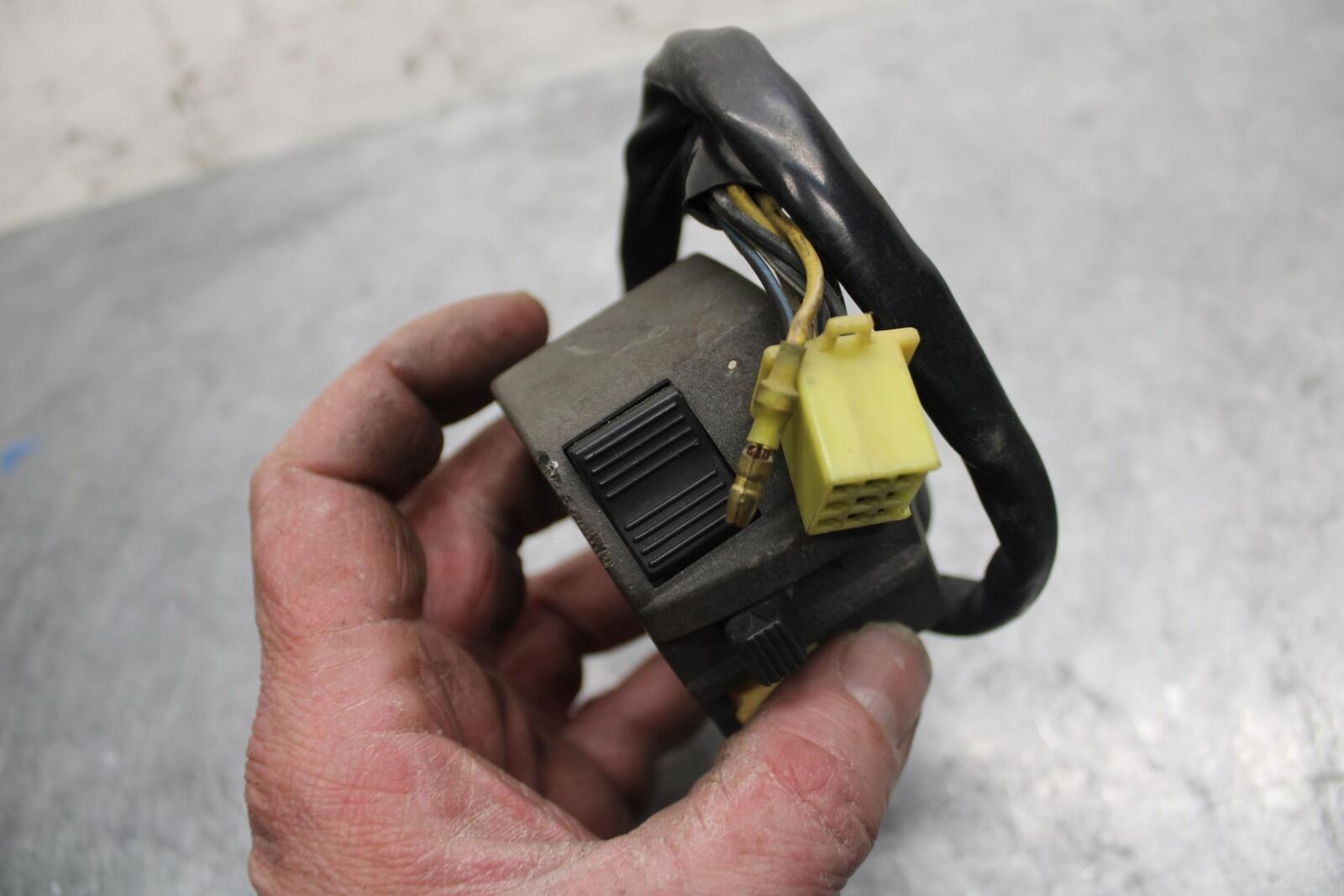 1986 Suzuki GSXR1100 LEFT CLIP ON HANDLE HORN SIGNALS SWITCH SWITCHES BB43