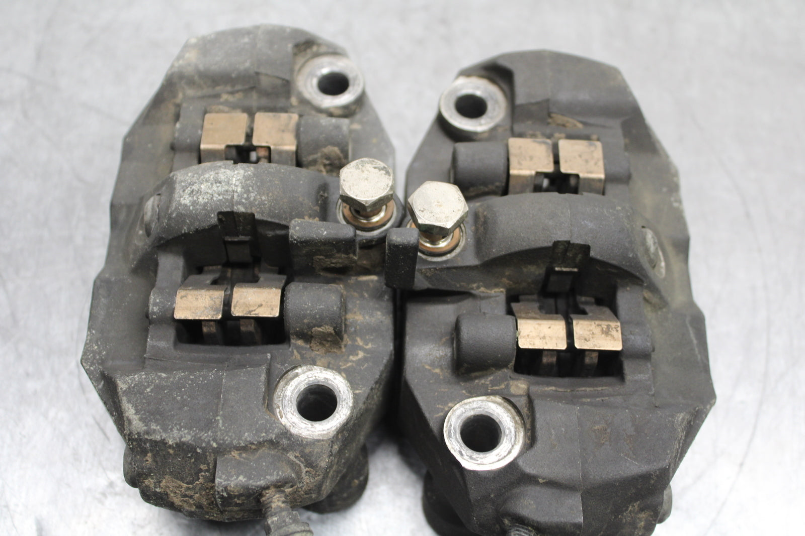06-07 SUZUKI GSXR 600 RIGHT LEFT FRONT BRAKE CALIPER SET PAIR CALIPERS BB737
